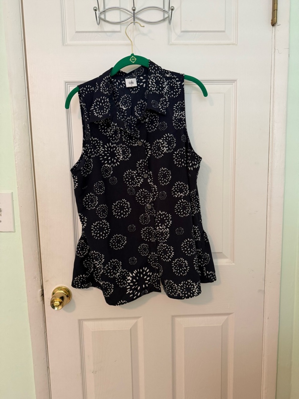 Cabi Navy Sleeveless Top with White Flowers, Sz XL, Dandelion Wish, Peplum back